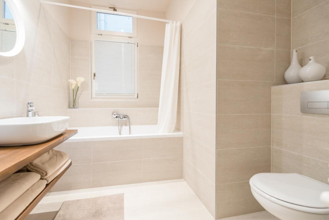 Downtown Heart 3 Bdr, 2 Bath, A/C Apartment Budapest Luaran gambar