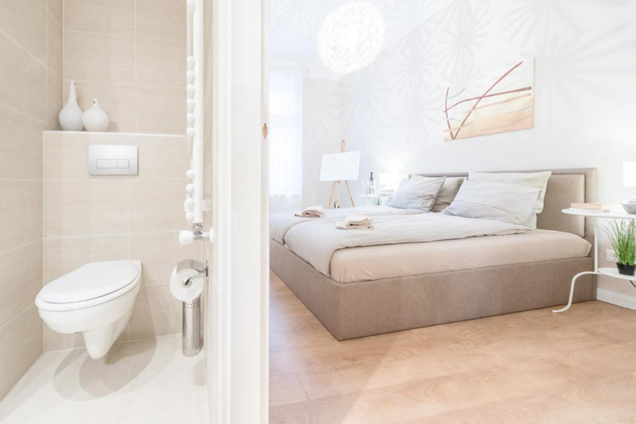 Downtown Heart 3 Bdr, 2 Bath, A/C Apartment Budapest Luaran gambar