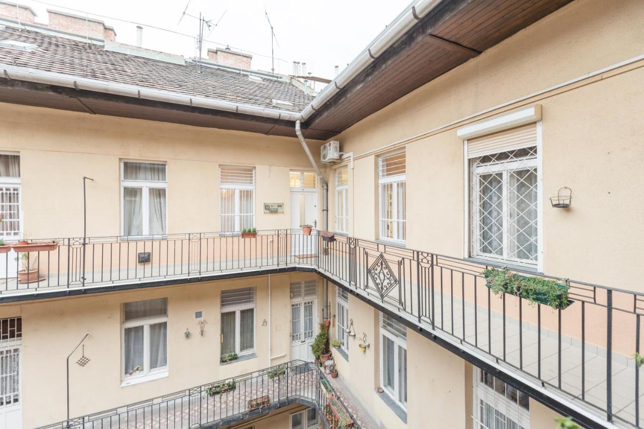 Downtown Heart 3 Bdr, 2 Bath, A/C Apartment Budapest Luaran gambar