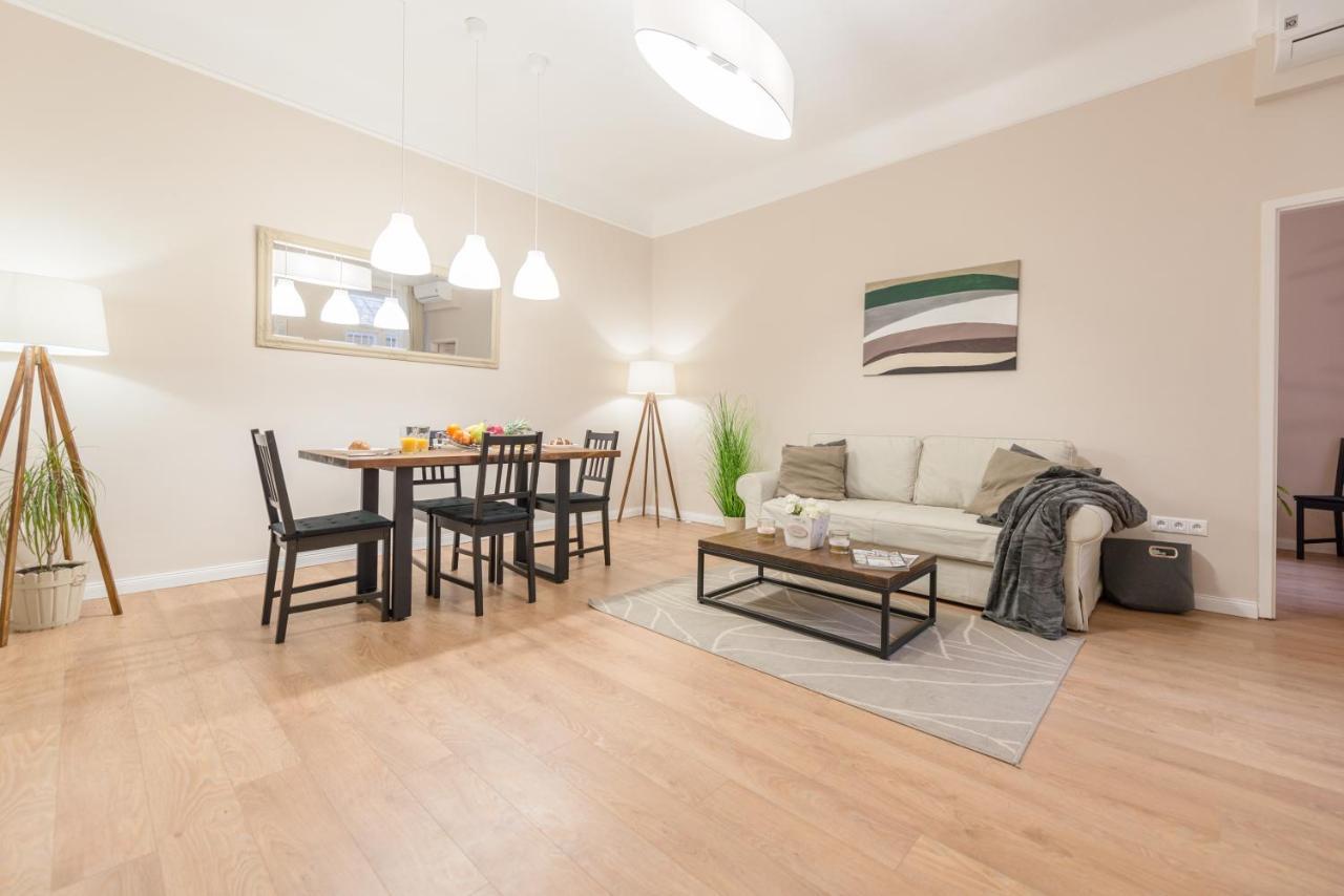 Downtown Heart 3 Bdr, 2 Bath, A/C Apartment Budapest Luaran gambar