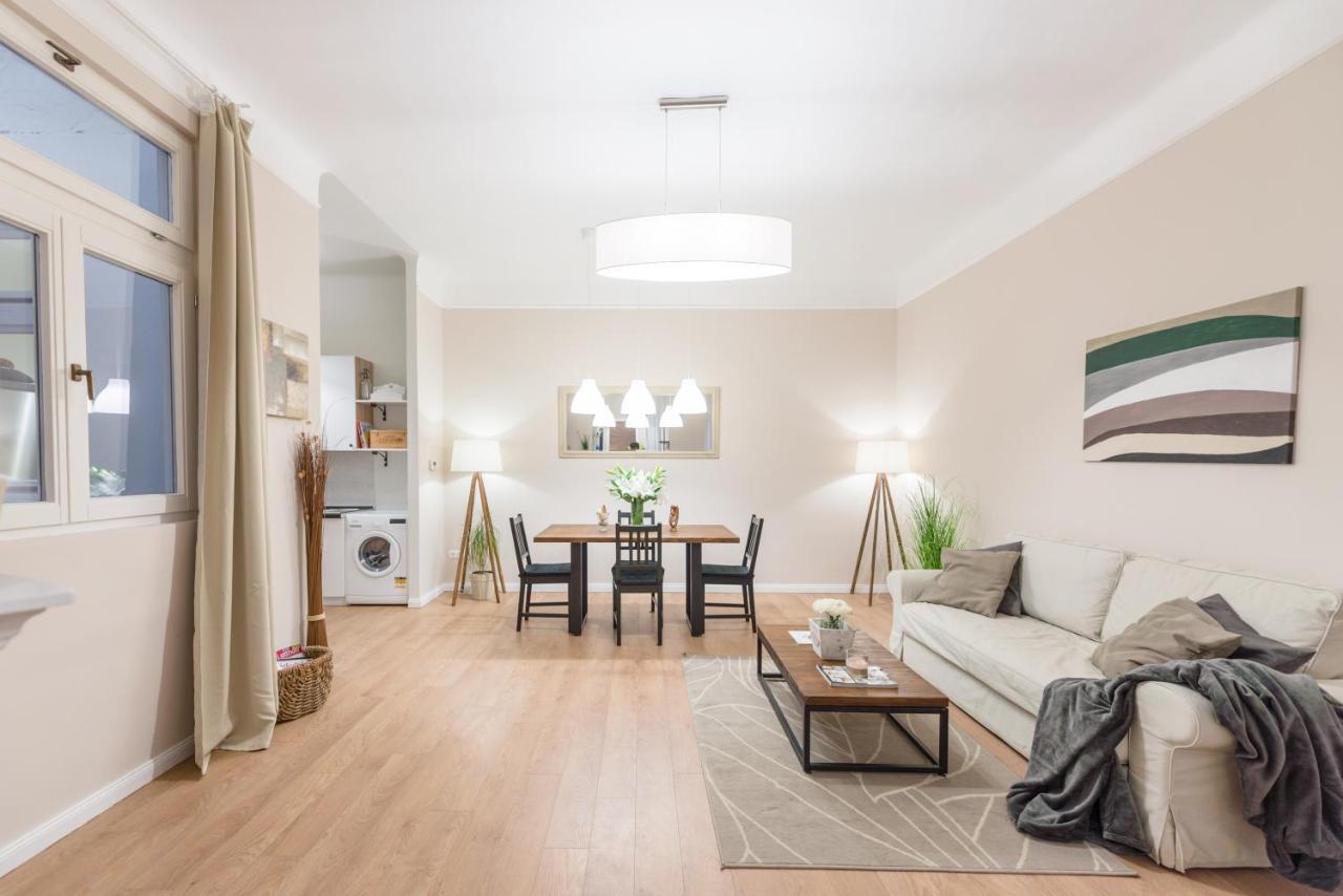 Downtown Heart 3 Bdr, 2 Bath, A/C Apartment Budapest Luaran gambar